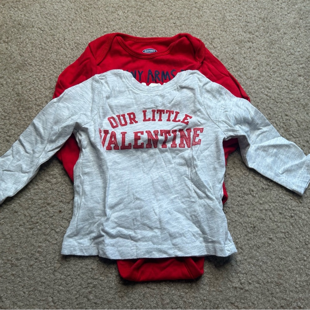 Old Navy Baby Boy Valentine’s Day Set 12-18months - Picture 2 of 5